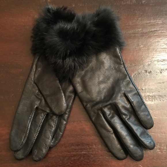 Fownes Accessories - NWOT Fownes Black Leather Gloves With Fur Cuff L